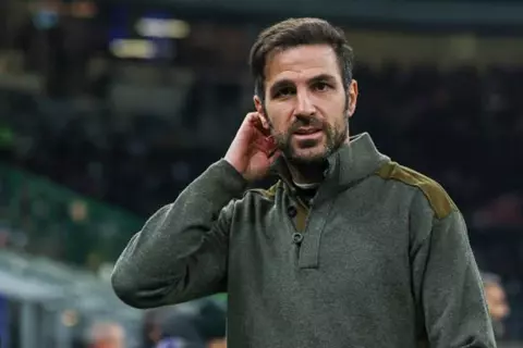 رغم اهتمام الكبار.. فابريجاس يقرر البقاء مع كومو